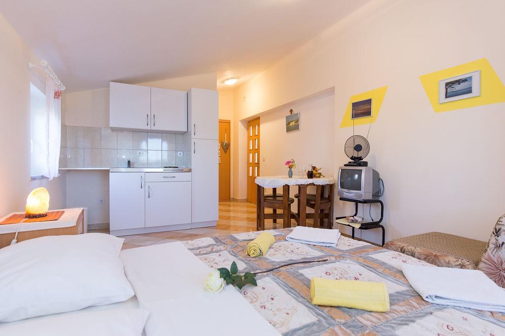 Apartments Juras Brzac Экстерьер фото