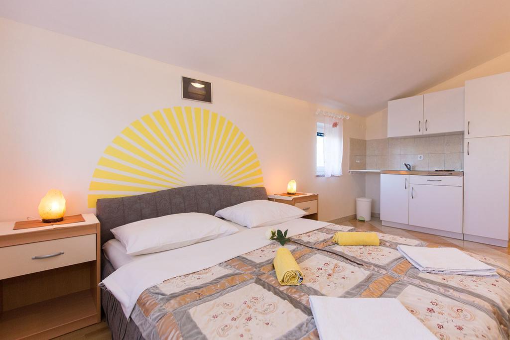 Apartments Juras Brzac Экстерьер фото