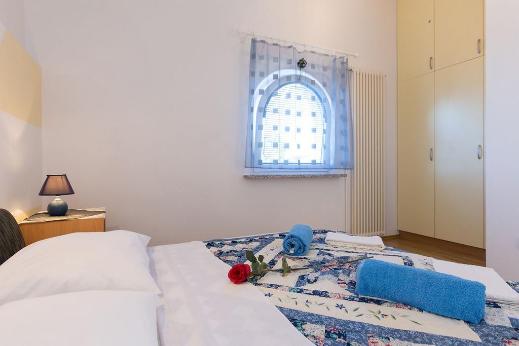 Apartments Juras Brzac Экстерьер фото