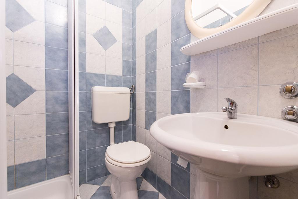 Apartments Juras Brzac Экстерьер фото